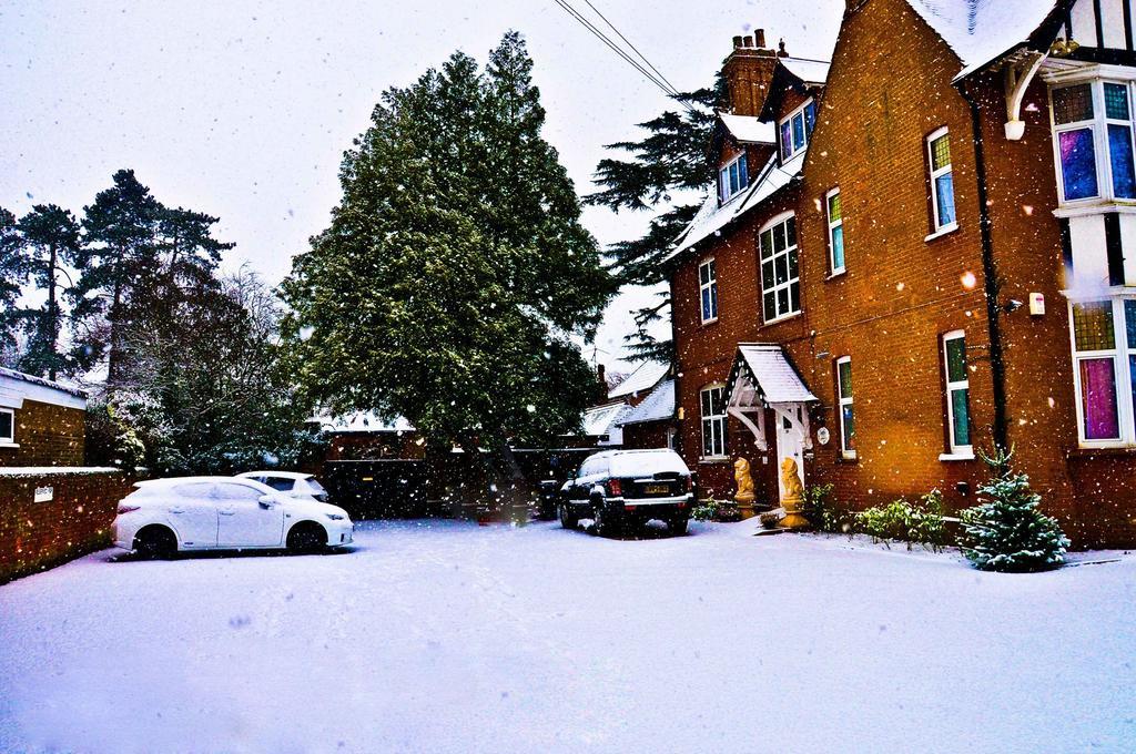 Gatwick Inn Horley Exterior foto
