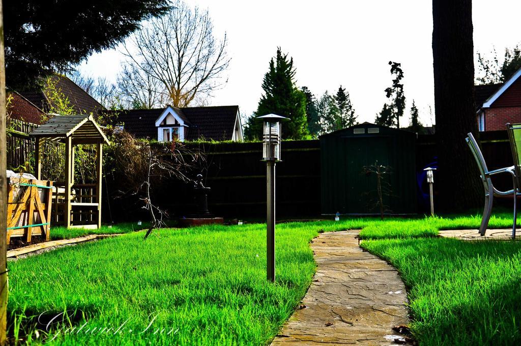 Gatwick Inn Horley Exterior foto
