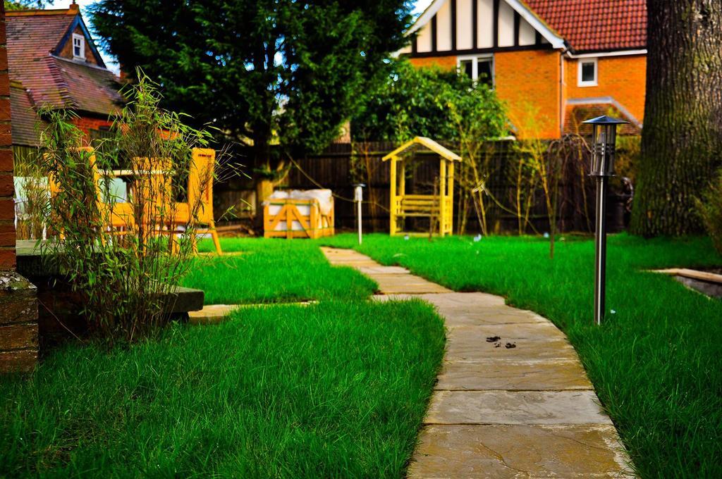 Gatwick Inn Horley Exterior foto