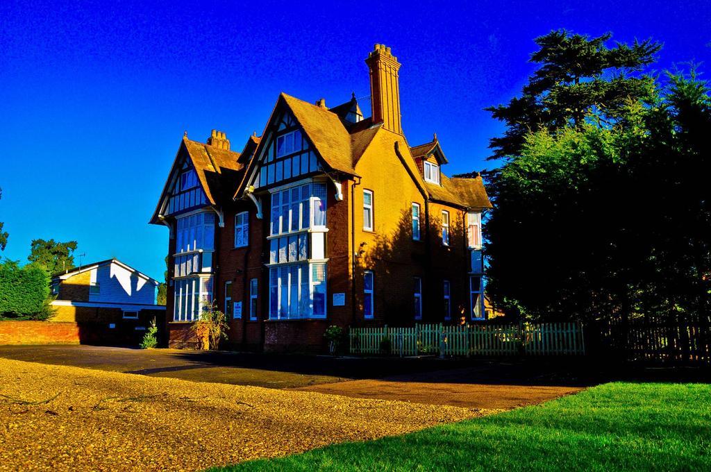 Gatwick Inn Horley Exterior foto